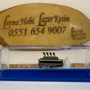 Sıvı İçinde Hareketli Gemi Maketi – Deniz Temalı Dekoratif Hediyelik